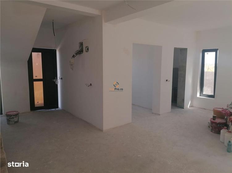 Casă cu 4 camere în Sânandrei