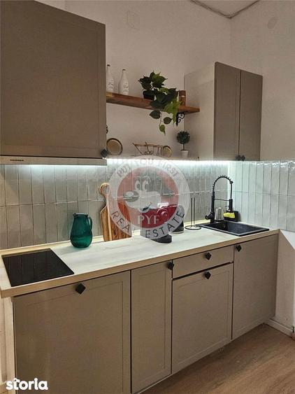Apartament cu 4 camere decomandat în Romană