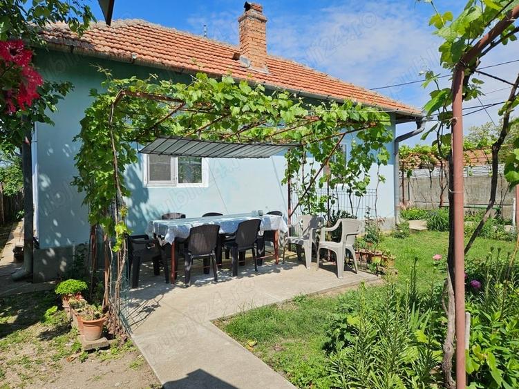 Casă cu 5 camere cu Teren 1265 Mp în Corlățel