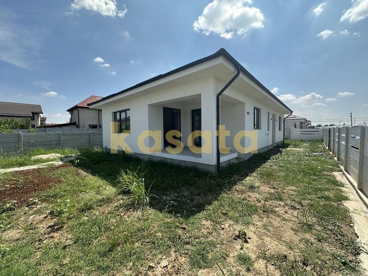 Casă cu 4 camere cu Teren 400 Mp în Domnești