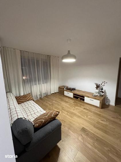 Apartament cu 3 camere semidecomandat în Ștefan cel Mare