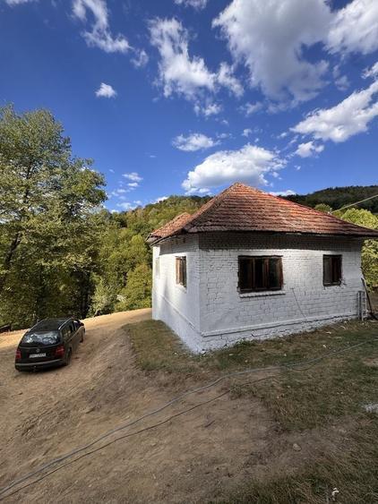 Casă cu 4 camere în Munteni