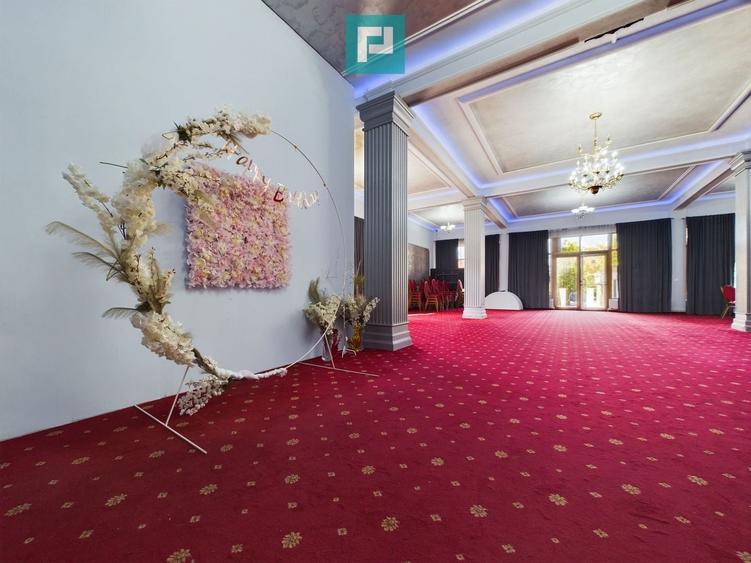 Casă individuală cu 7 camere cu Teren 400 Mp în Ultracentral