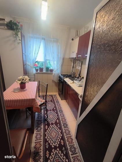 Apartament cu 3 camere semidecomandat în Vest