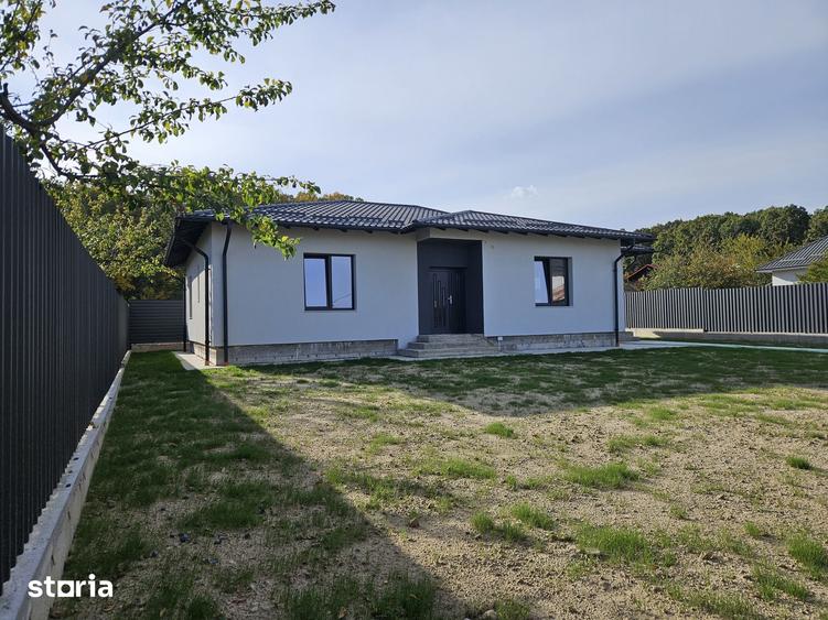 Casă cu 4 camere decomandat cu Teren 600 Mp în Moșoaia