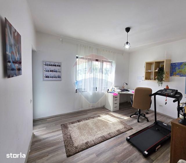 Casă cu 7 camere cu Teren 3200 Mp în Merei