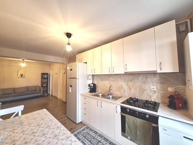 Apartament cu 3 camere semidecomandat, mobilat în Florești — fotografia 3
