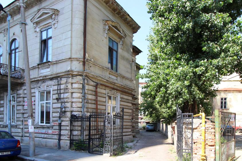 Garsonieră decomandată în Calea Victoriei
