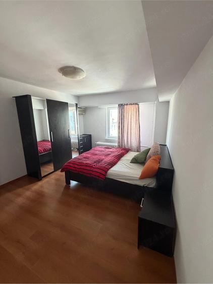 Apartament cu 4 camere decomandat în Centrul Civic