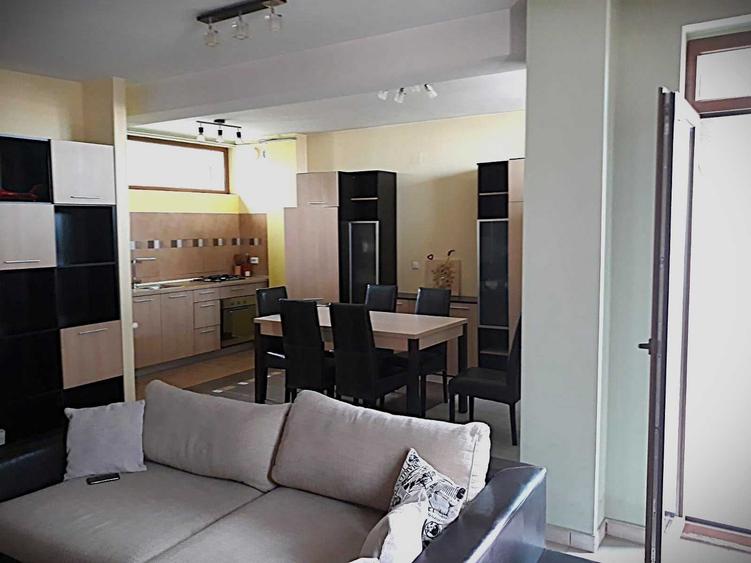Apartament cu 3 camere semidecomandat în Exterior Vest