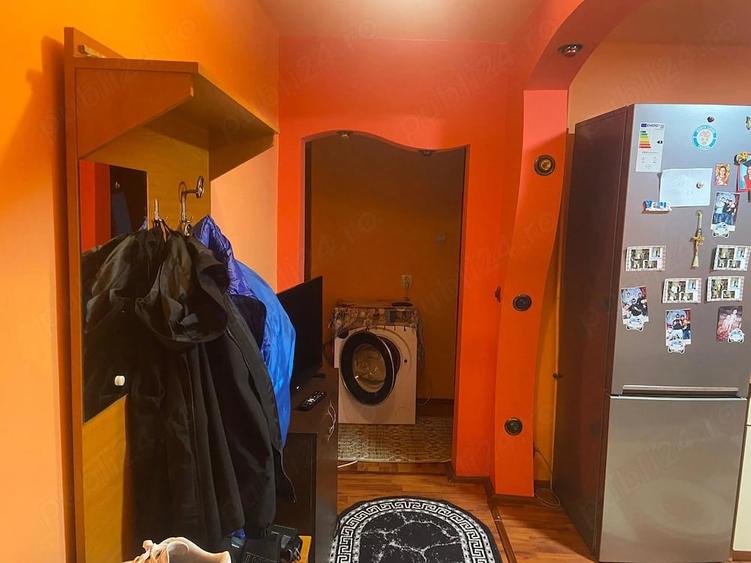 Apartament cu 2 camere decomandat în Craiovița Nouă