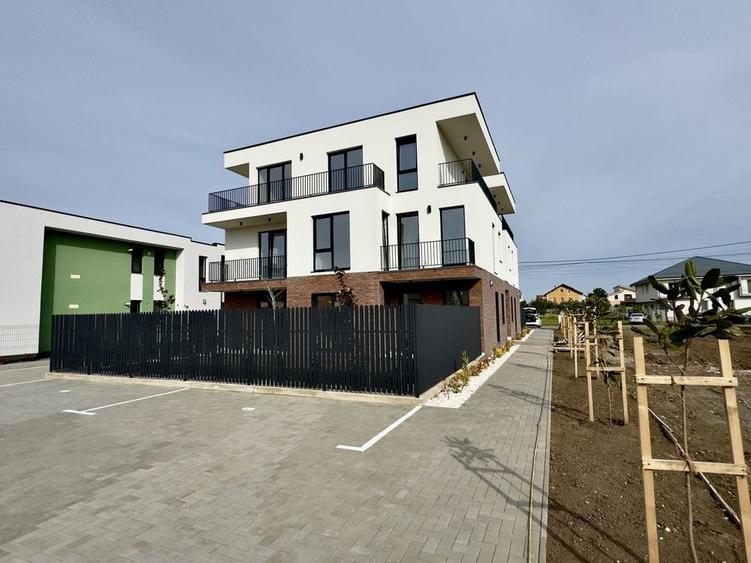 Apartament cu 3 camere decomandat în Dâmbovița