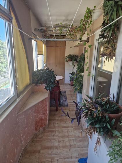 Apartament cu 4 camere decomandat în Trocadero