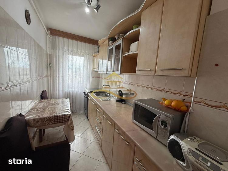 Apartament cu 3 camere decomandat, mobilat în Republicii