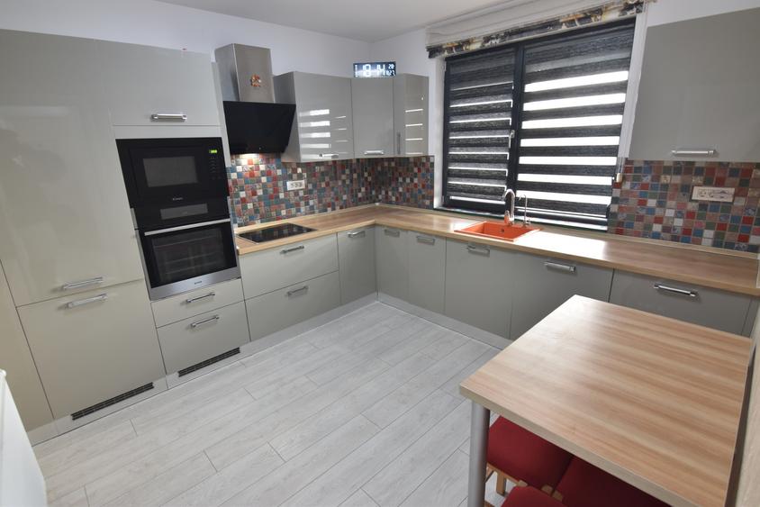 Duplex cu 4 camere cu Canalizare în Domnești
