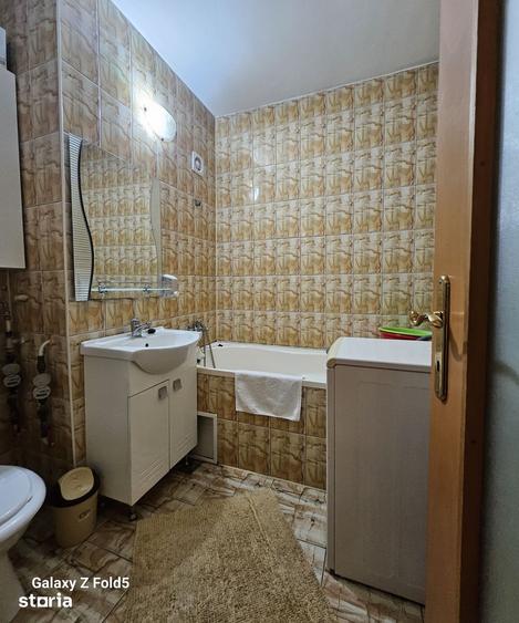 Apartament cu 3 camere decomandat în Nufărul