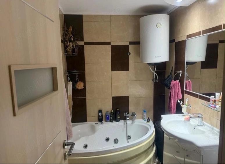 Apartament cu 3 camere decomandat în Babadag