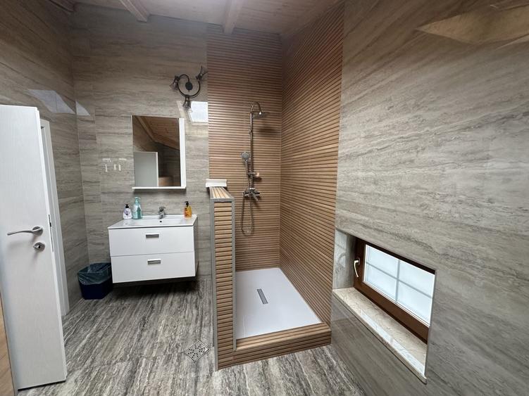 Casă individuală cu 15 camere cu Canalizare în Kiseleff