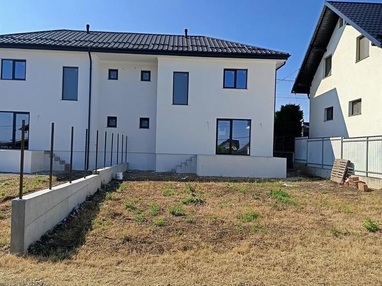 Duplex cu 3 camere cu Teren 250 Mp în Exterior Vest