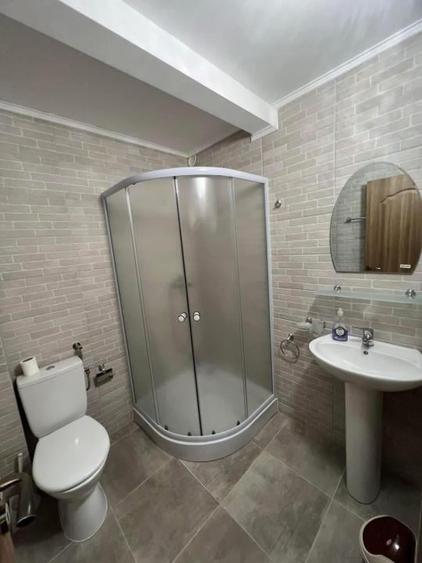 Casă individuală cu 8 camere cu Canalizare în Colibița