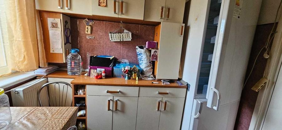Apartament cu 3 camere semidecomandat în Central