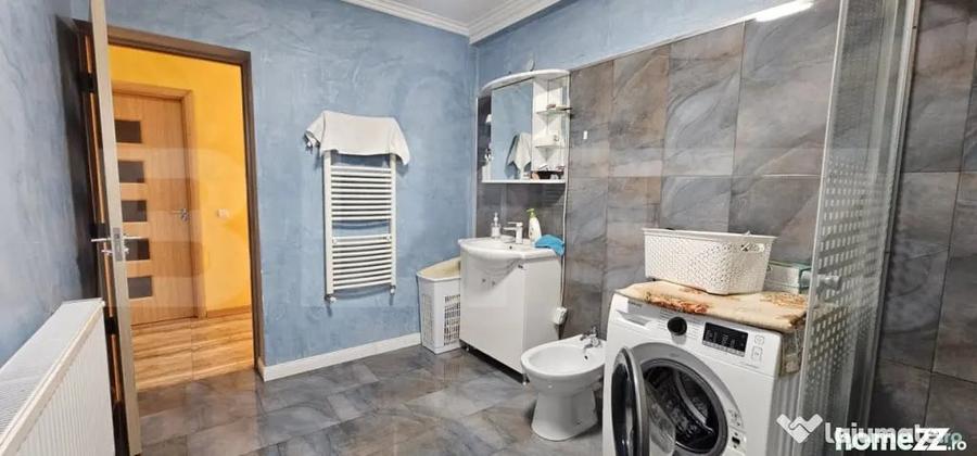 Casă cu 5 camere cu Teren 1300 Mp în Valea