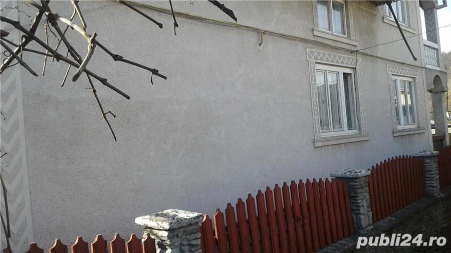 Casă cu 6 camere cu Teren 250 Mp în Capu Câmpului