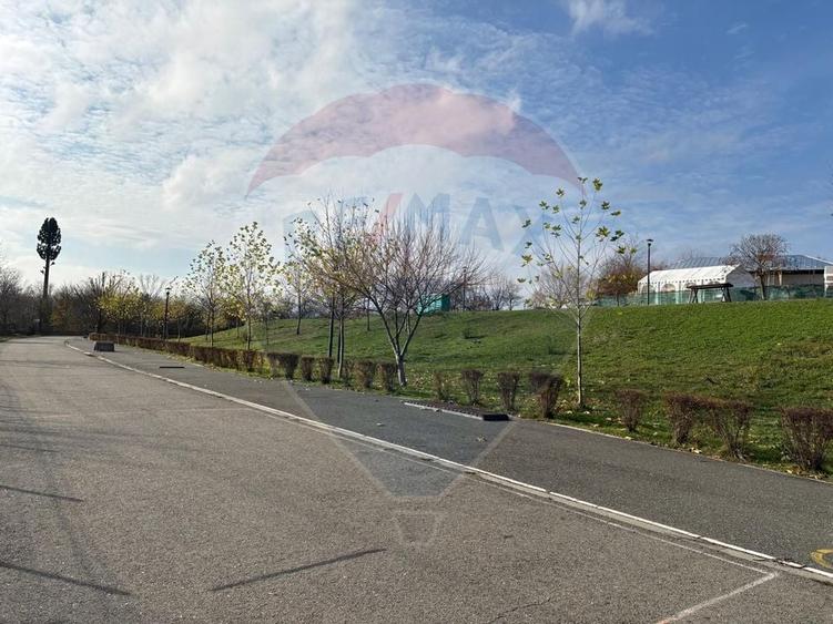 Teren agricol intravilan de 7094 mp, în Central