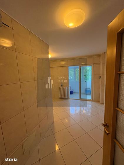 Apartament cu 4 camere în Centrul Civic