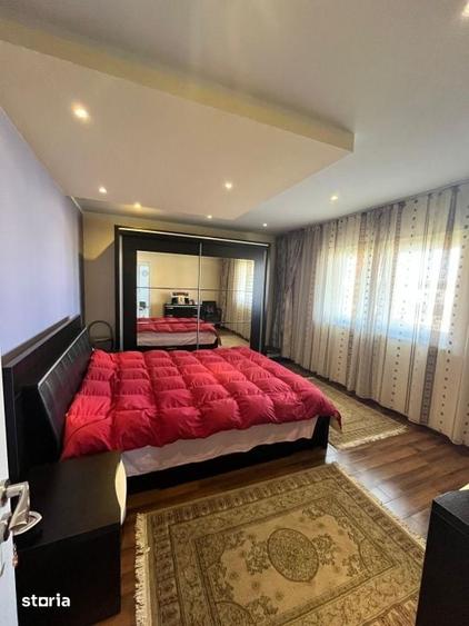 Casă cu 7 camere cu Teren 1000 Mp în Siminicea