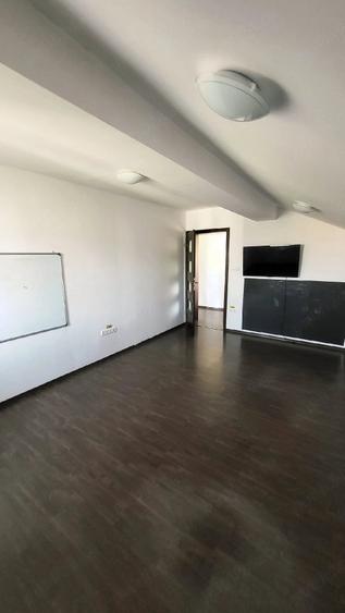 Casă cu 6 camere cu Teren 580 Mp în Dumbrăvița