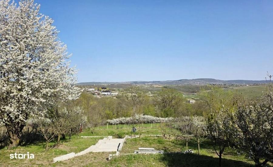 Casă cu 4 camere cu Teren 1500 Mp în Hlincea