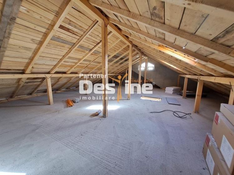Casă individuală cu 4 camere cu Canalizare în Valea Adâncă