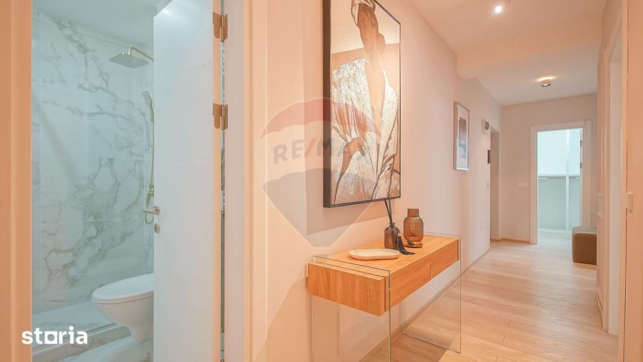 Apartament cu 3 camere decomandat în Tractorul