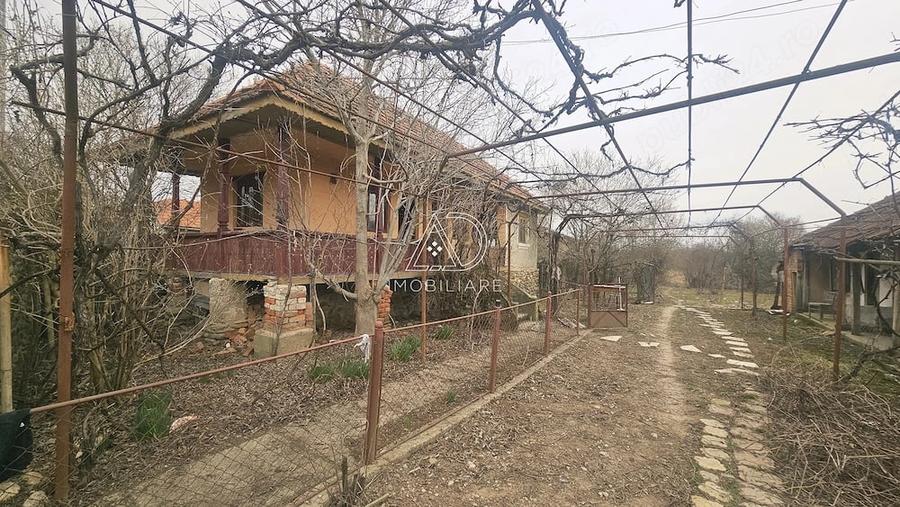 Casă cu 3 camere cu Teren 3019 Mp în Rasovița