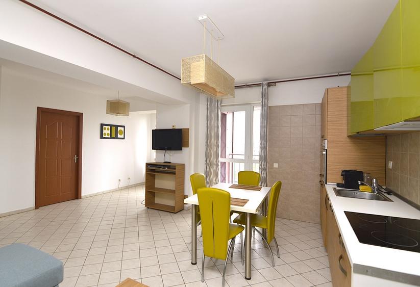 Apartament cu 2 camere semidecomandat, mobilat în Decebal