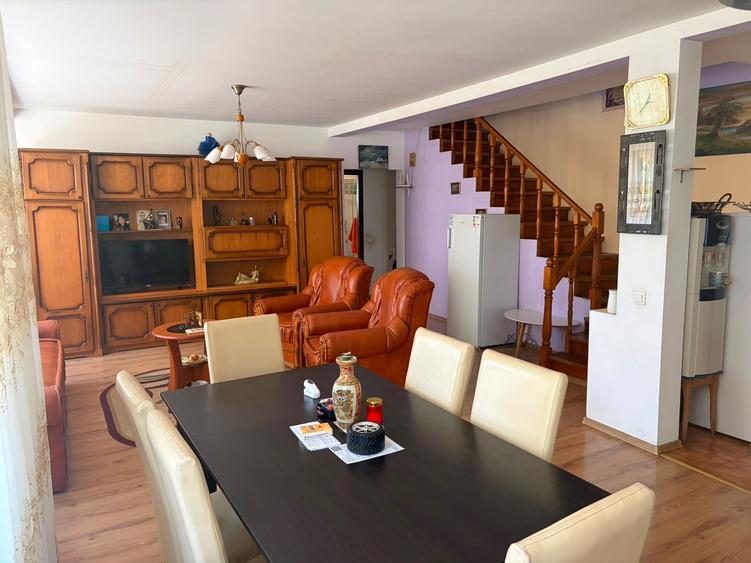 Casă cu 4 camere în Exterior Vest