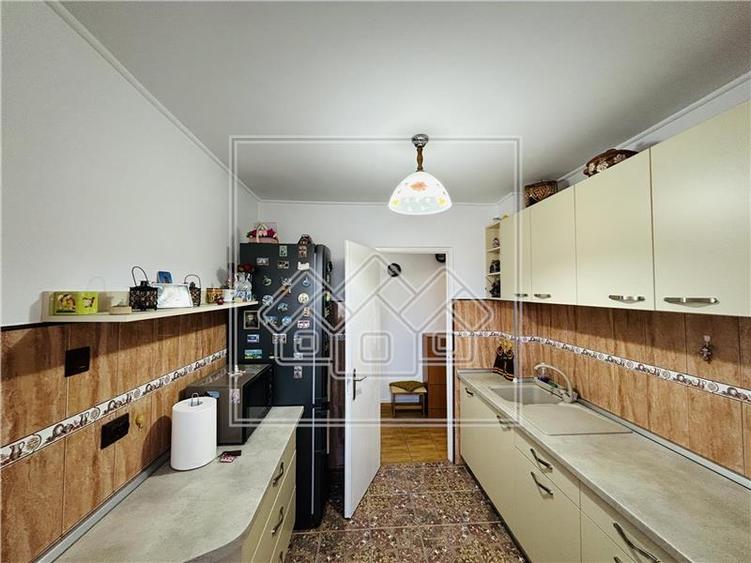 Apartament cu 2 camere decomandat în Calea Dumbrăvii