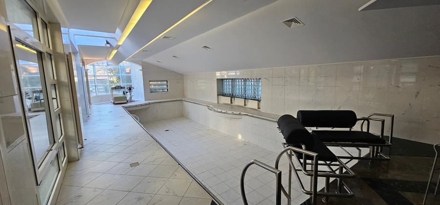 Casă individuală cu 7 camere cu Canalizare în Balotești