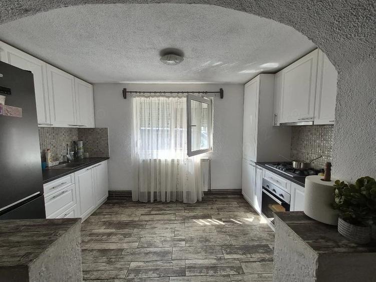 Casă cu Teren 850 Mp în Petrești