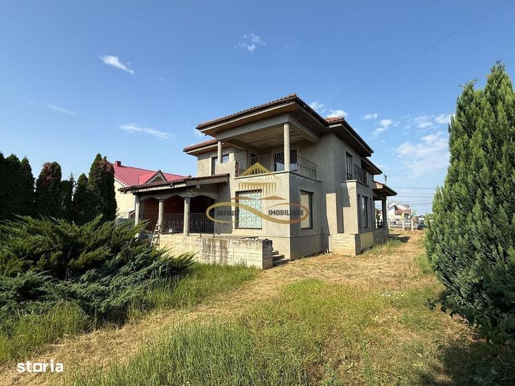 Casă cu 4 camere în Dumbrava