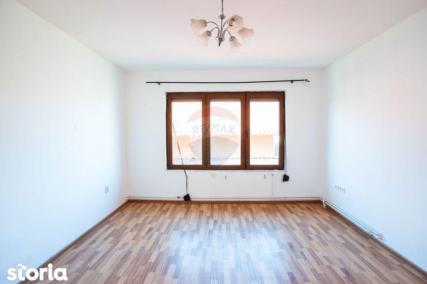 Casă cu 6 camere cu Teren 380 Mp în Găvana