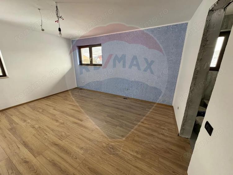 Casă cu Teren 1550 Mp în Dărmănești