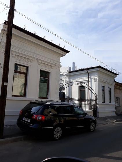 Casă individuală cu 8 camere cu Canalizare în Calea Plevnei