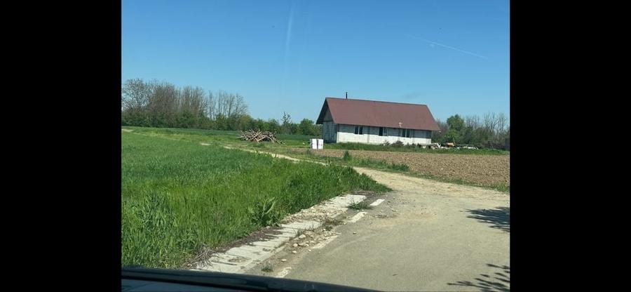 Teren de 4400 mp, în Grădinari