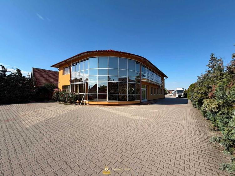 Spațiu comercial, de 1,700 mp, în Central