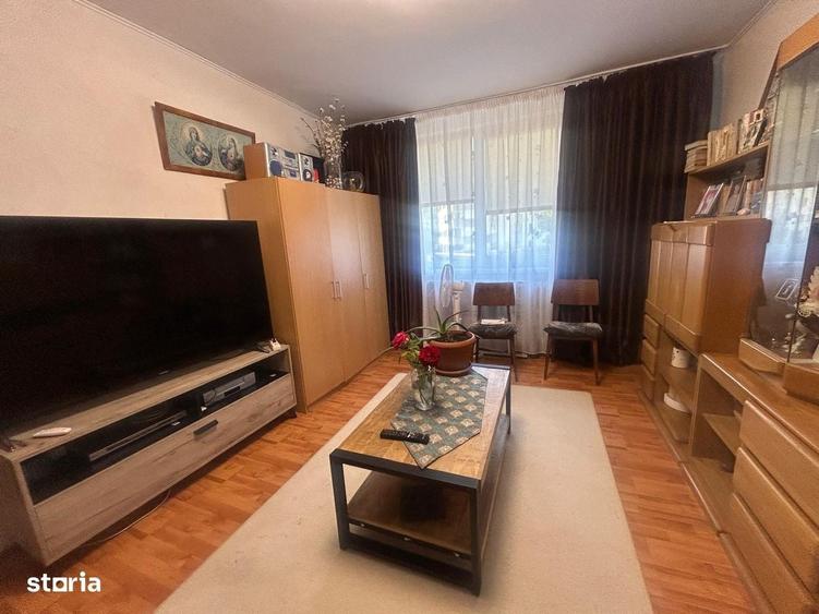 Apartement 3 camere zona spital etaj 1 - 1