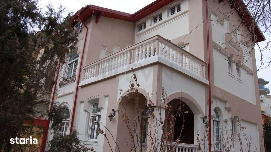Casă cu 5 camere cu Canalizare în Ultracentral