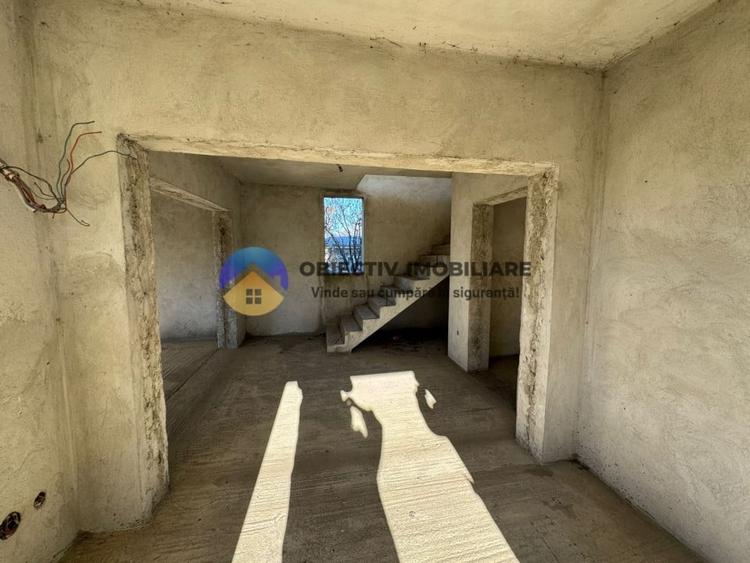 Casă individuală cu 5 camere cu Teren 3600 Mp în Bodești