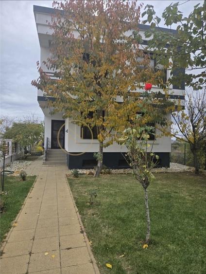 Casă cu 4 camere în Exterior Vest